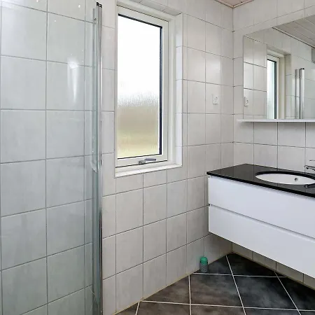 Three-bedroom Holiday In 7 Thyholm