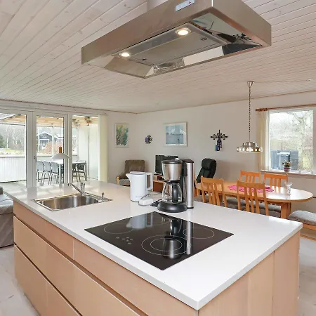 Three-bedroom Holiday In 7